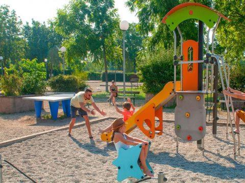 Anne Marie Vous Accueilles Dans Son Logement Familiale Pour 6 Personnes 3 Chambres Confortable Proche D Europa Park A Boofzheim Dans Camping 3 Etoiles 외부 사진